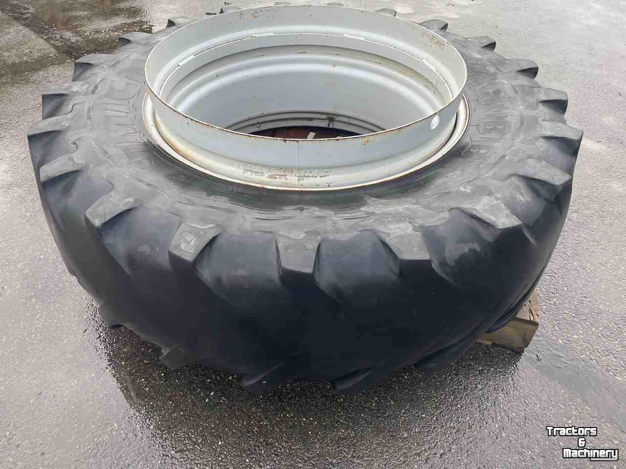 691186_Michelin_18-4R38_2