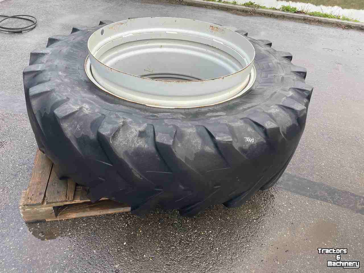 691186_Michelin_18-4R38_3