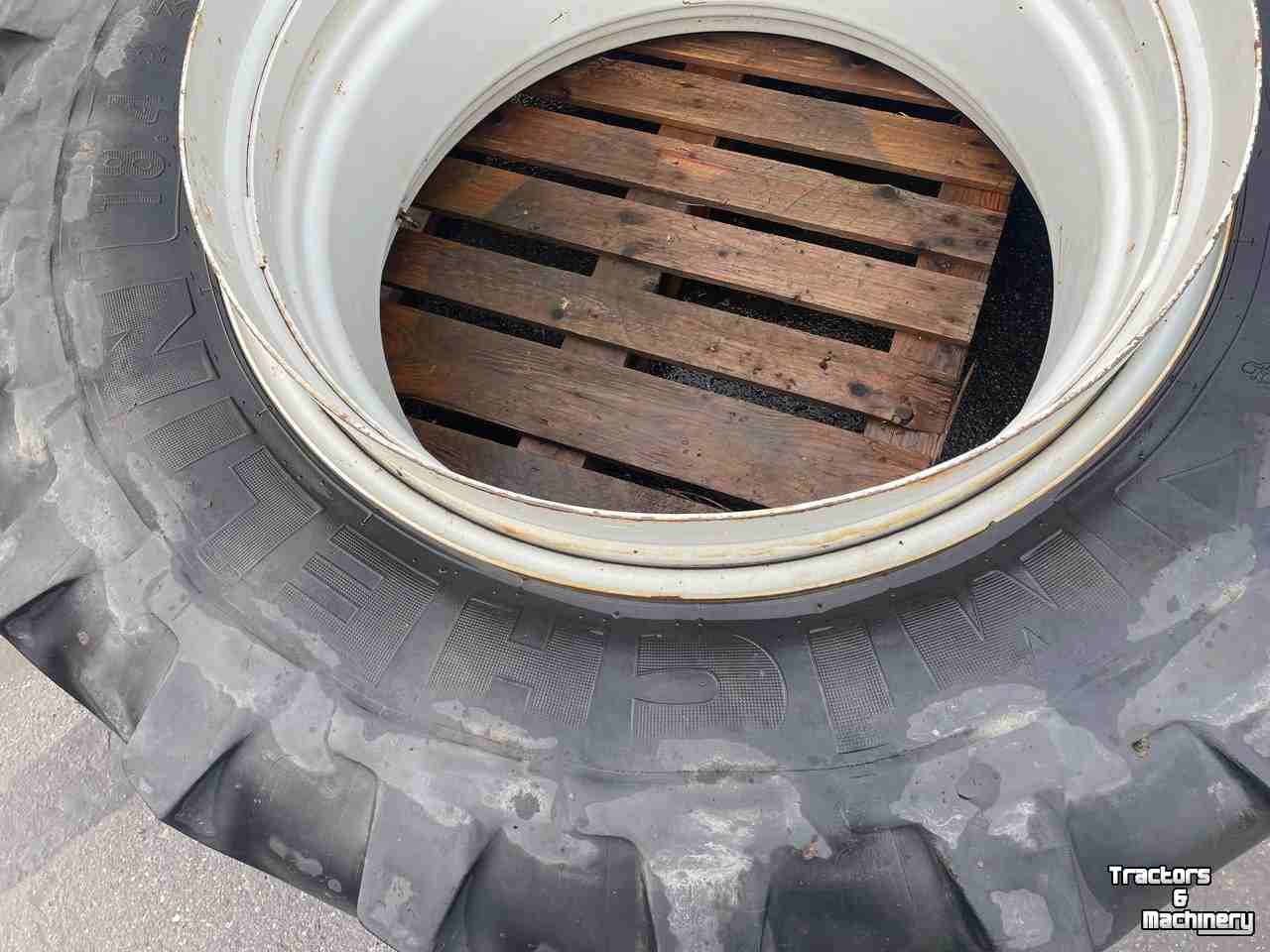 691186_Michelin_18-4R38_5